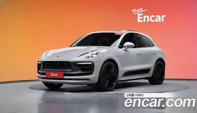 Porsche Macan 2023 — photo 1