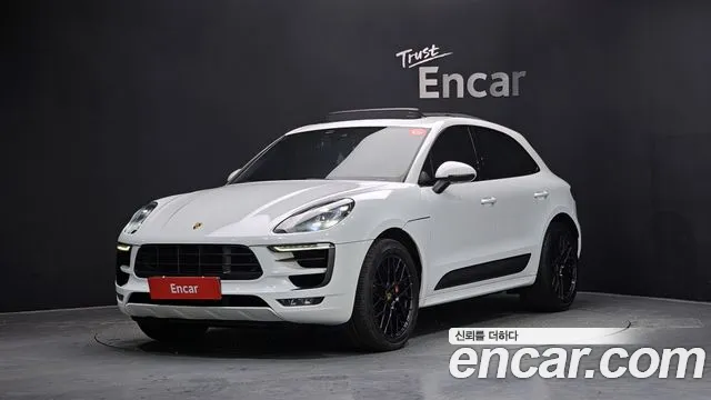 Porsche Macan 2018 — photo 1