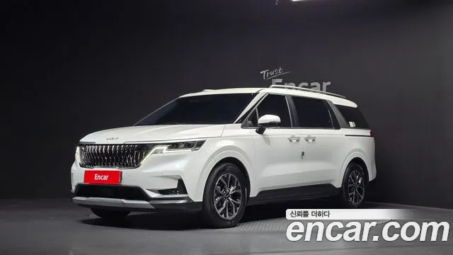 Kia Canival 2023 — photo 1