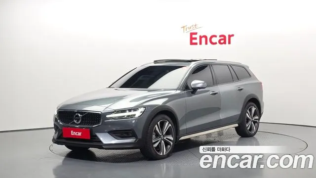 Volvo V60 2021 — photo 1