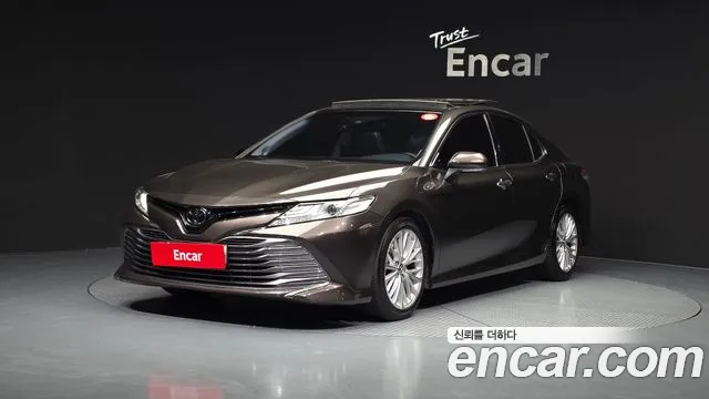 Toyota Camry 2019 — photo 1
