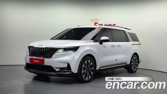 Kia Canival 2023 — photo 1