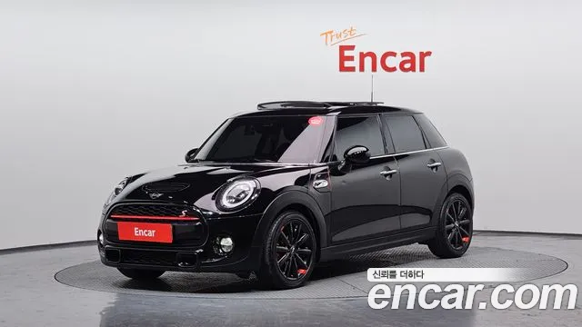 Mini Cooper 2019 — photo 1