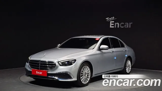 Mercedes-Benz E-Class 2022 — photo 1
