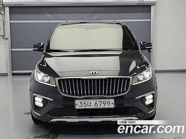 Kia Canival 2019 — photo 1