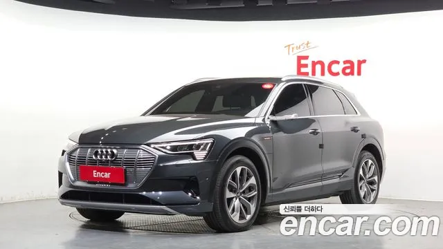 Audi e-tron 2020 — photo 1