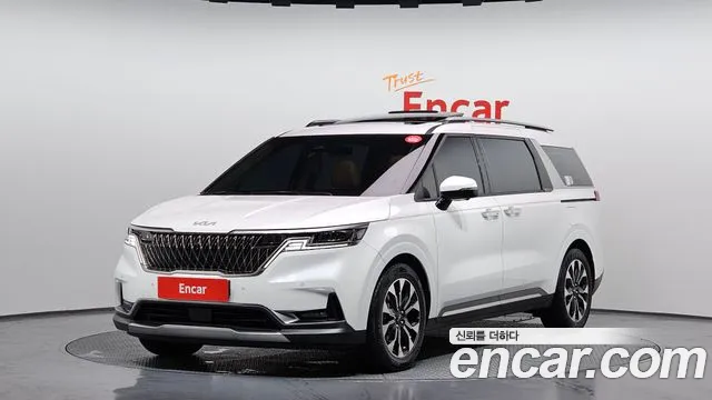 Kia Canival 2023 — photo 1