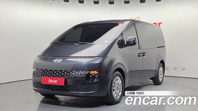 Hyundai Staria 2025 — photo 1