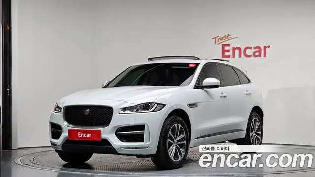 Jaguar F-PACE 2017 — photo 1