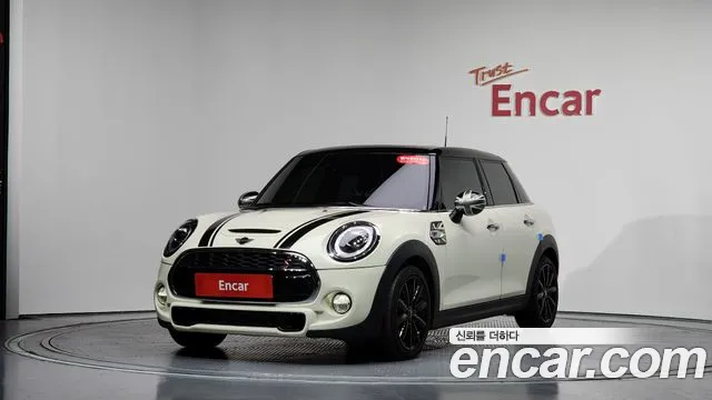 Mini Cooper 2019 — photo 1
