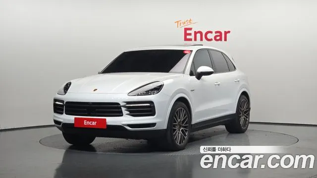 Porsche Cayenne 2023 — photo 1