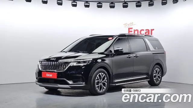 Kia Canival 2023 — photo 1