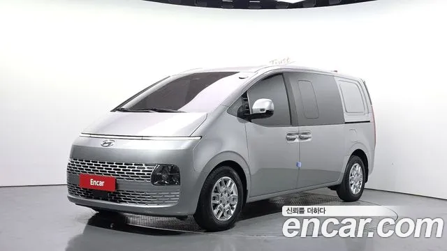 Hyundai Staria 2022 — photo 1
