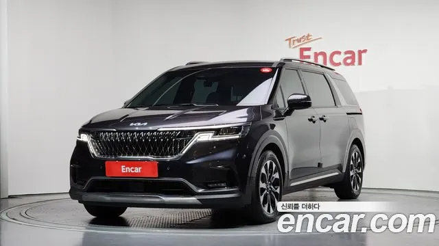 Kia Canival 2023 — photo 1
