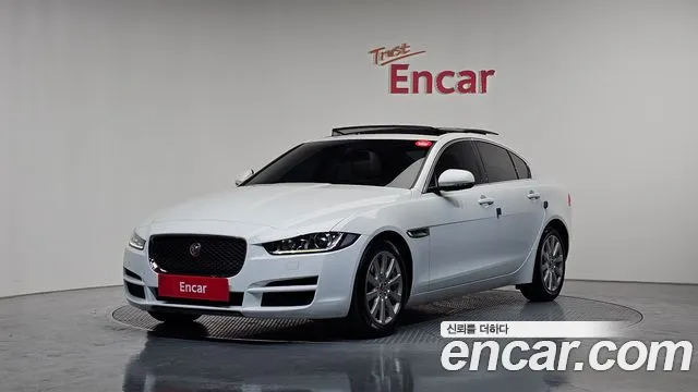 Jaguar XE 2018 — photo 1