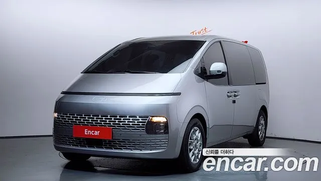 Hyundai Staria 2025 — photo 1
