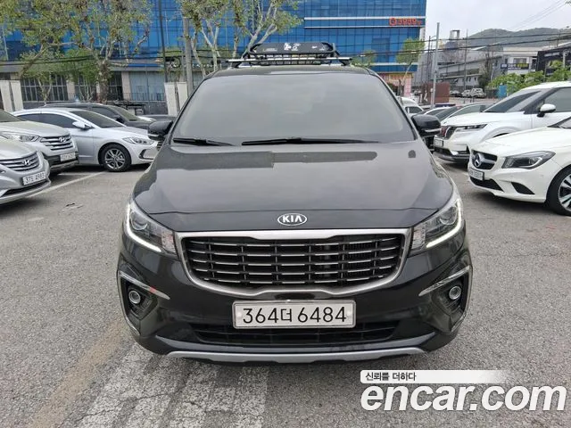 Kia Canival 2019 — photo 1