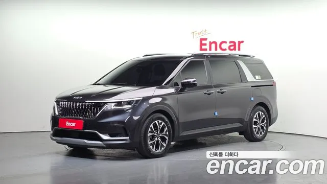 Kia Canival 2023 — photo 1