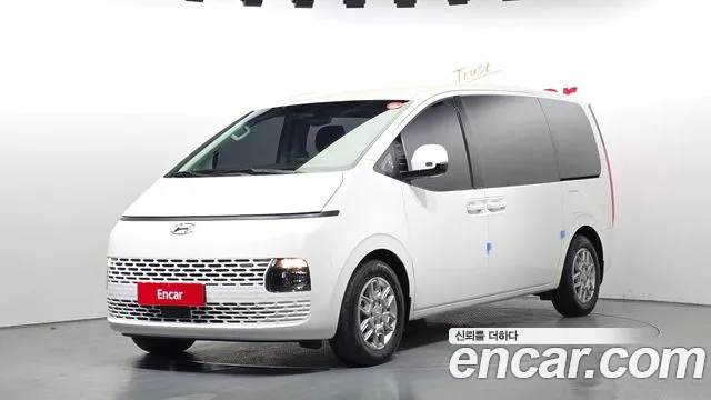 Hyundai Staria 2022 — photo 1
