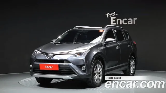 Toyota RAV4 2018 — photo 1