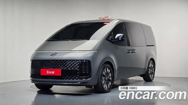 Hyundai Staria 2023 — photo 1