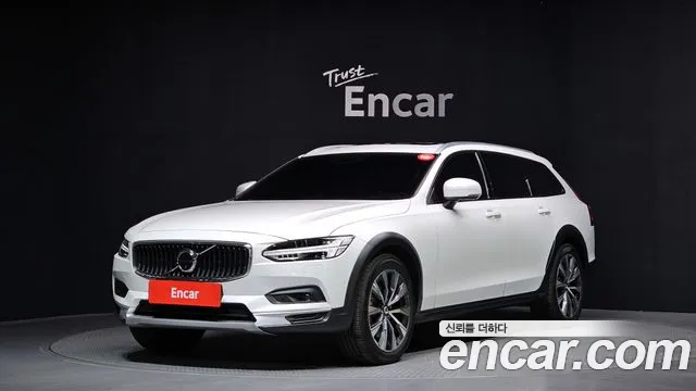 Volvo V90 2021 — photo 1