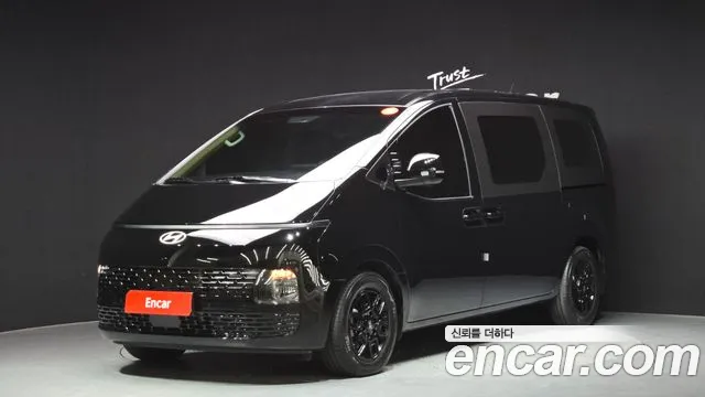 Hyundai Staria 2025 — photo 1