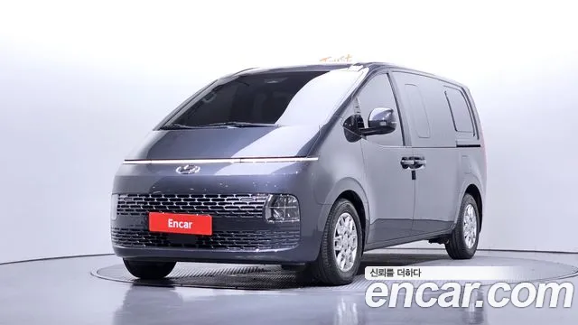 Hyundai Staria 2023 — photo 1