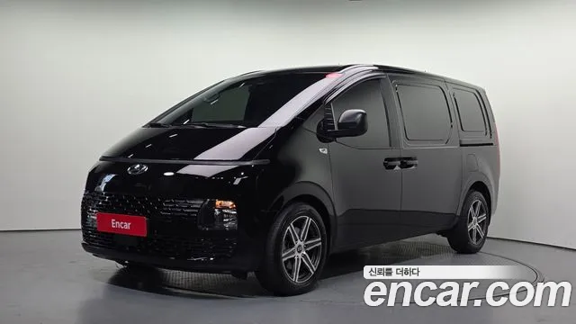 Hyundai Staria 2022 — photo 1