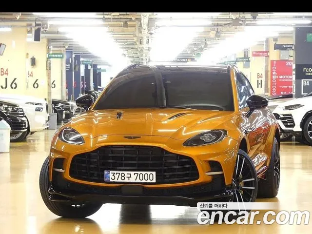 Aston Martin DBX 2023 — photo 1