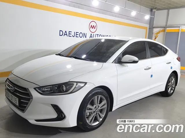 Hyundai AVANTE 2017 — photo 1