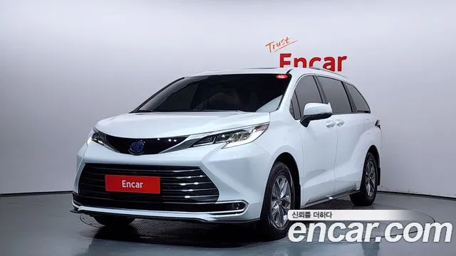 Toyota Sienna 2024 — photo 1