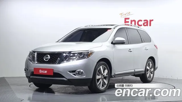 Nissan Pathfinder 2015 — photo 1