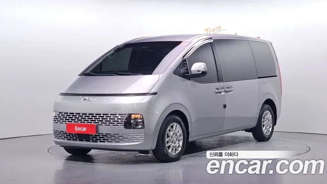 Hyundai Staria 2023 — photo 1