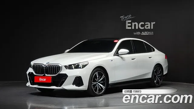 BMW 5-Series 2025 — photo 1