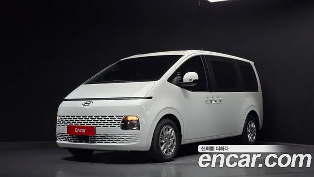 Hyundai Staria 2023 — photo 1