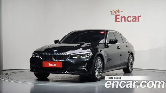 BMW 3-Series 2022 — photo 1