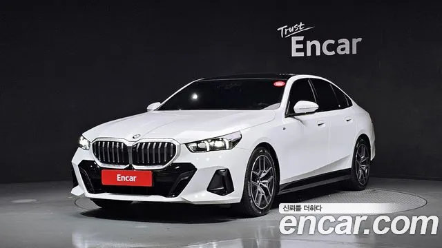 BMW 5-Series 2025 — photo 1