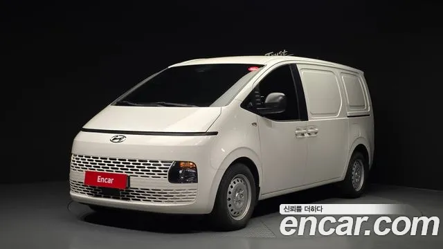Hyundai Staria 2022 — photo 1