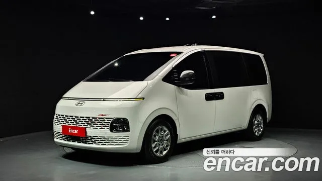 Hyundai Staria 2025 — photo 1