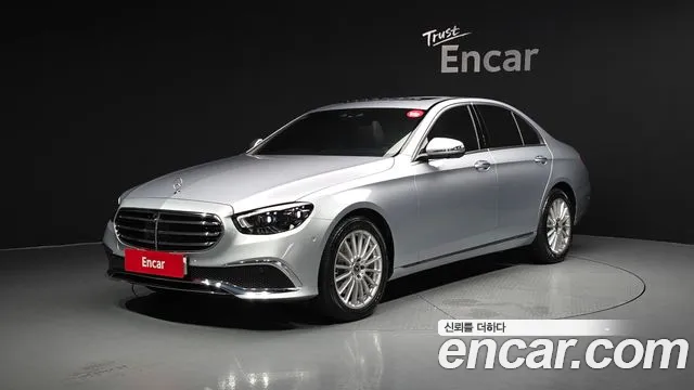 Mercedes-Benz E-Class 2022 — photo 1