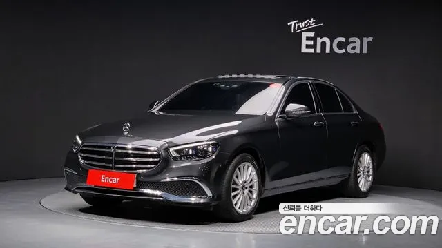 Mercedes-Benz E-Class 2022 — photo 1