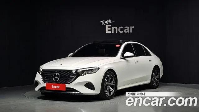 Mercedes-Benz E-Class 2025 — photo 1
