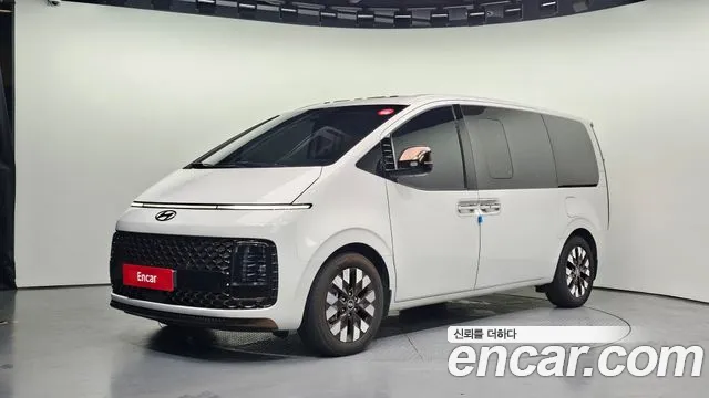 Hyundai Staria 2024 — photo 1