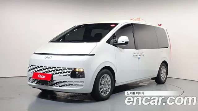 Hyundai Staria 2025 — photo 1