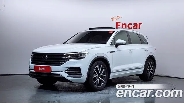 Volkswagen Touareg 2023 — photo 1