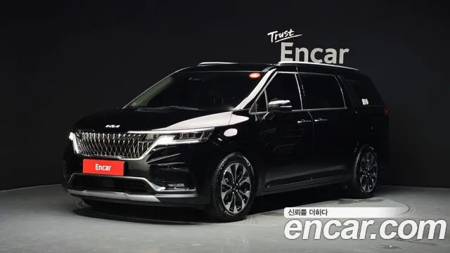 Kia Canival 2023 — photo 1