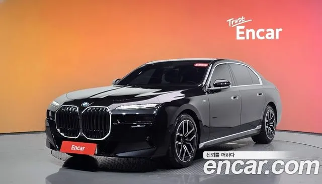 BMW 7-Series 2023 — photo 1