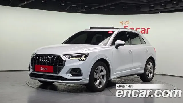 Audi Q3 2020 — photo 1