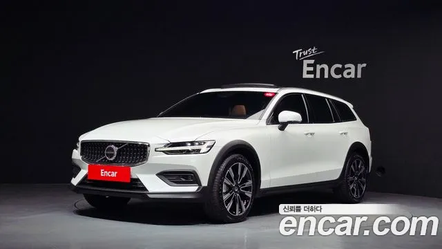 Volvo V60 2025 — photo 1